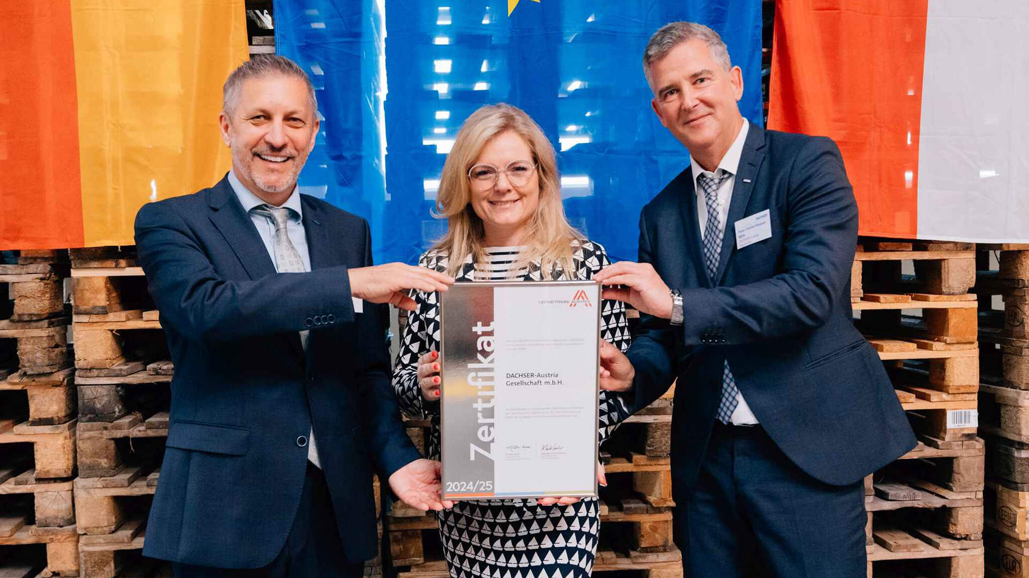 Van links naar rechts: Günter Hirschbeck, Managing Director European Logistics DACHSER Oostenrijk; Monica Rintersbacher, Leitbetriebe Oostenrijk; en Peter Deutschbauer, Managing Director Air & Sea Logistics DACHSER Oost-Europa en Oostenrijk.
 